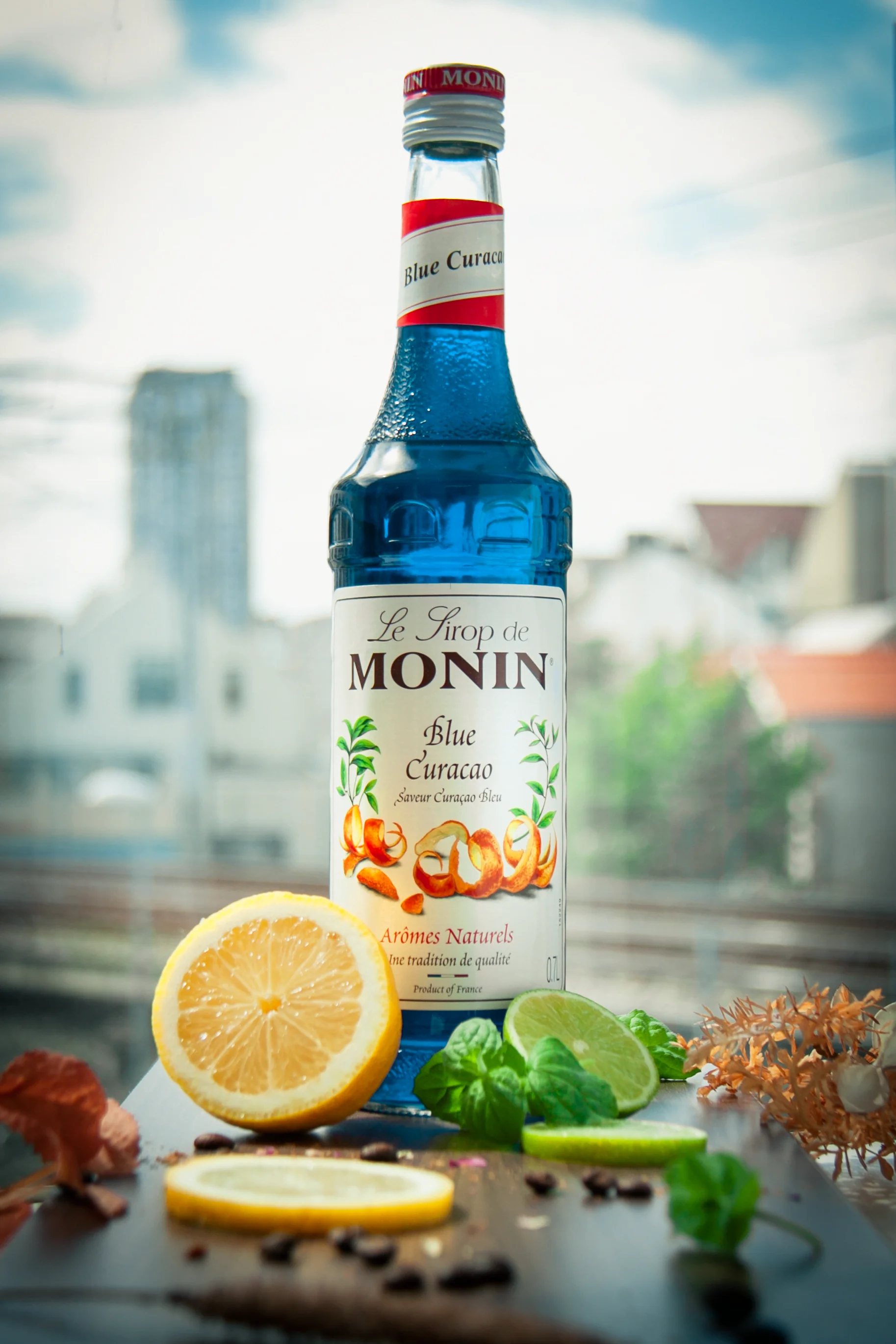 Monin Blue Curacao Sirup 70 cl - Bilde 2